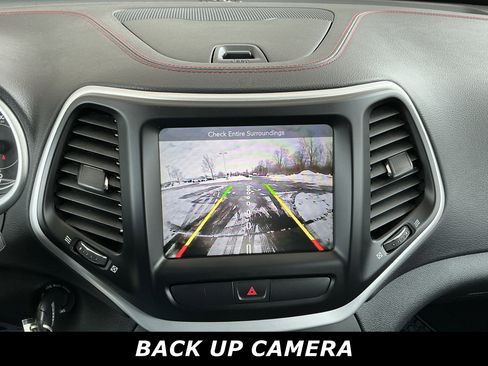 Used 2017 Jeep Cherokee Trailhawk w/ Cold Weather Group image 10