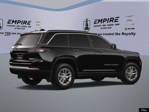 Used 2025 Jeep Grand Cherokee Laredo X image 11