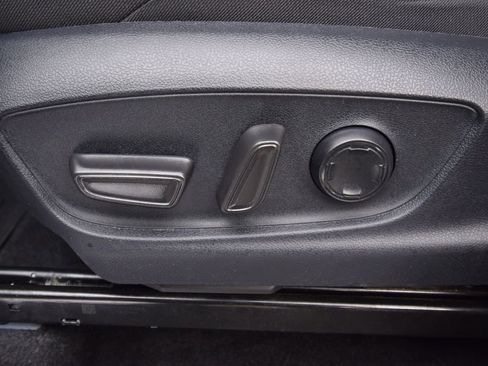 Used 2024 Toyota Tacoma TRD Off-Road image 24