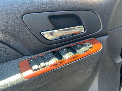 Used 2011 Chevrolet Avalanche LT AWD/4WD image 28