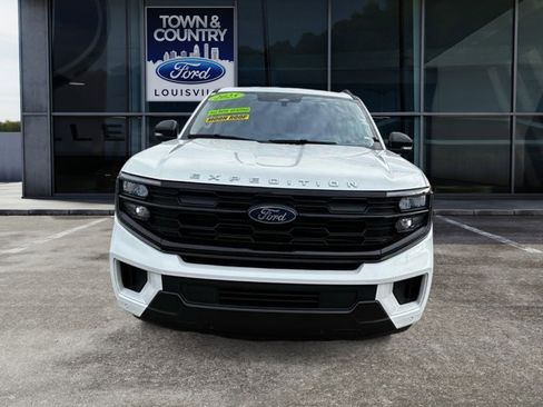 Used 2025 Ford Expedition Max Active AWD/4WD image 2