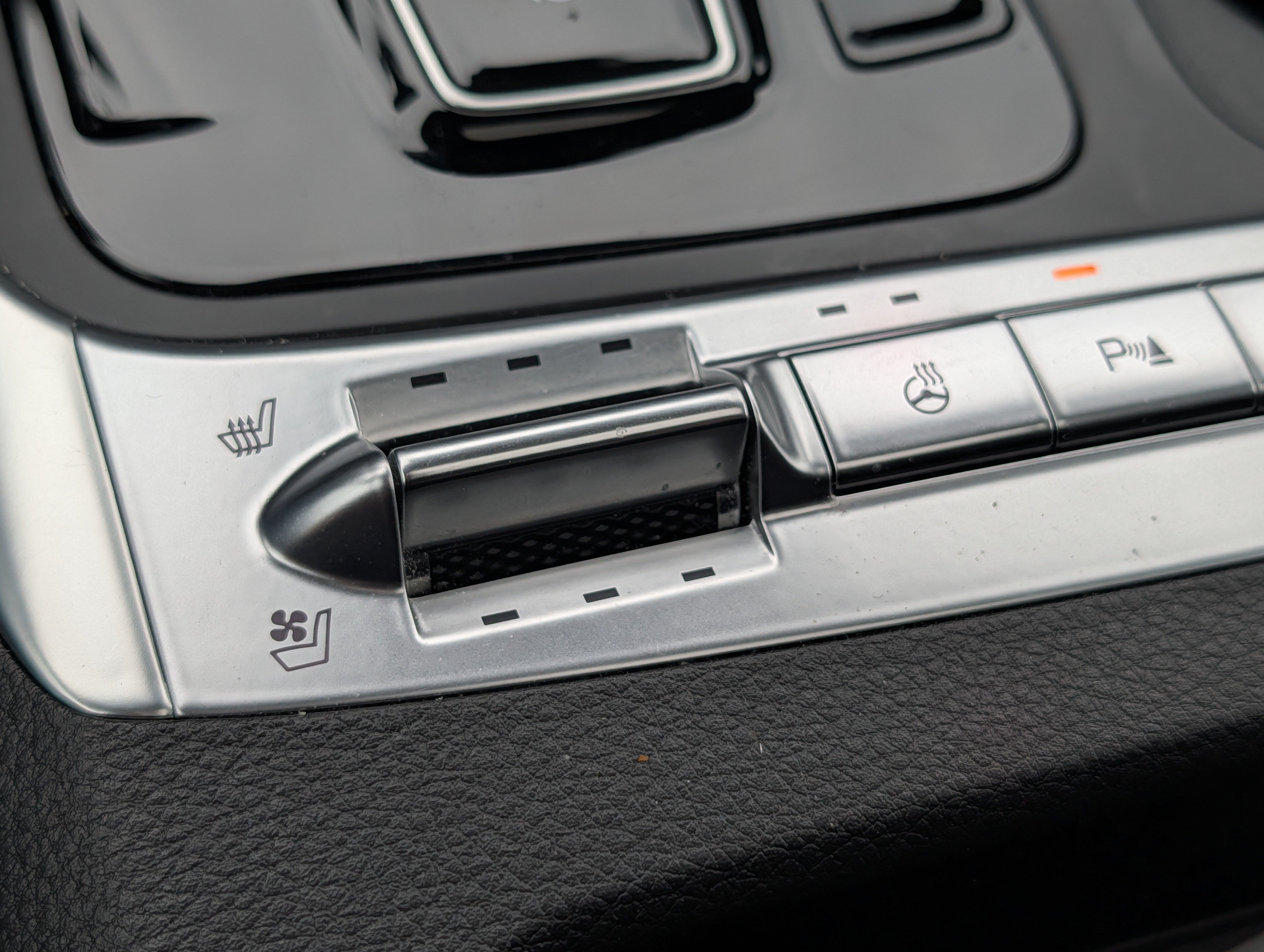 Certified 2025 Kia Carnival SX Prestige FWD image 28