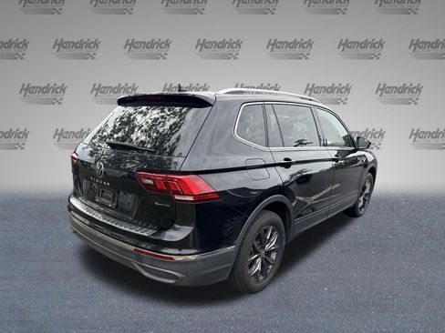 Used 2022 Volkswagen Tiguan SE w/ Panoramic Sunroof Package AWD/4WD image 17