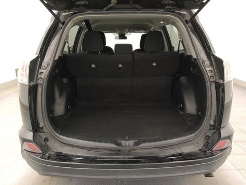 Used 2018 Toyota RAV4 LE image 29