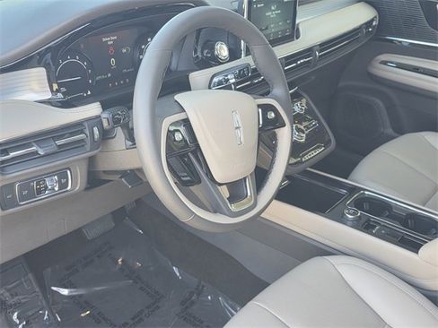 Used 2022 Lincoln Corsair FWD w/ Equipment Group 101A image 7