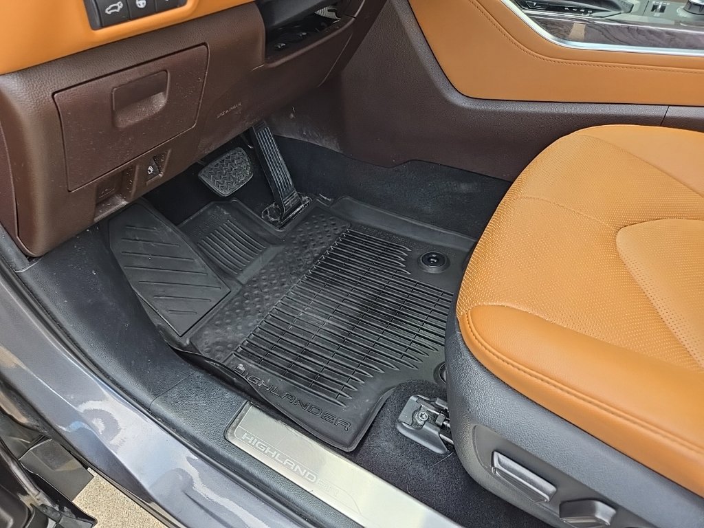 Used 2021 Toyota Highlander Platinum AWD/4WD image 42