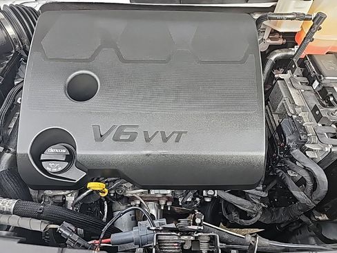 Used 2023 Chevrolet Traverse LT w/ Rear Camera Mirror Package image 41