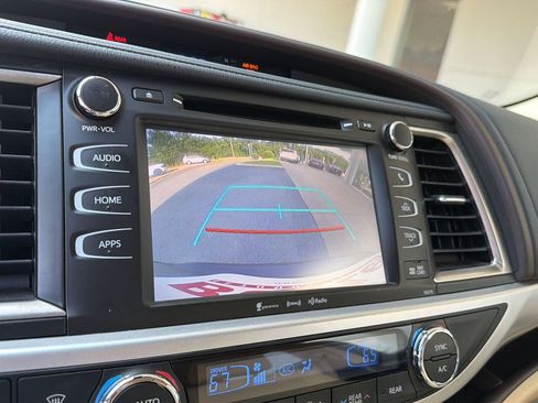 Used 2017 Toyota Highlander XLE FWD image 26