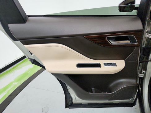 Used 2017 Jaguar F-PACE Prestige image 26