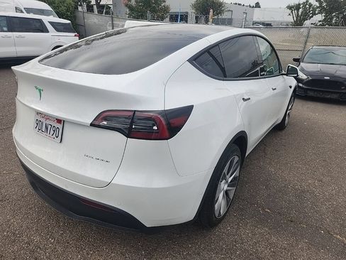 Used 2022 Tesla Model Y Long Range AWD/4WD image 13