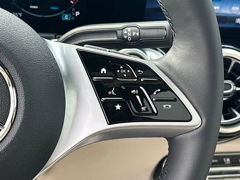New 2026 Mercedes-Benz GLB 250 image 28