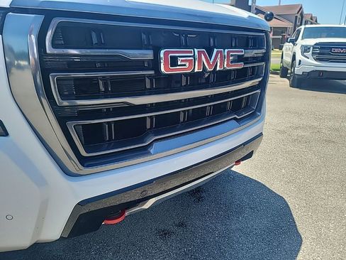 Used 2024 GMC Yukon AT4 w/ AT4 Premium Package AWD/4WD image 10