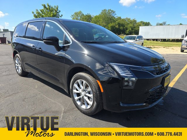 New 2027 Chrysler Pacifica Select AWD/4WD image 1