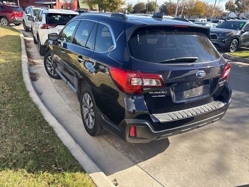Used 2018 Subaru Outback 3.6R Touring image 4