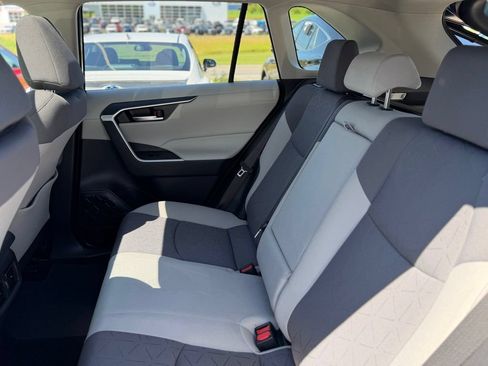 Used 2019 Toyota RAV4 XLE w/ Convenience Package AWD/4WD image 5