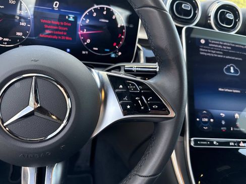 Used 2025 Mercedes-Benz GLC 300 image 31