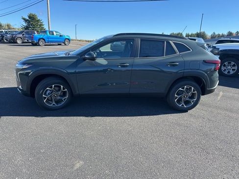 New 2026 Chevrolet Trax LT w/ Sunroof Package image 5