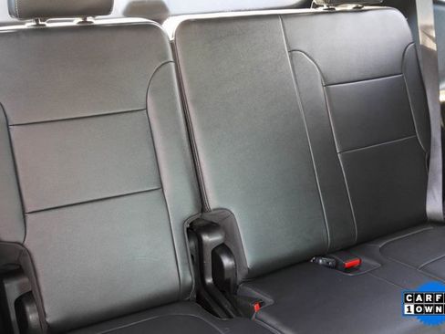 Used 2022 Chevrolet Traverse LT image 19