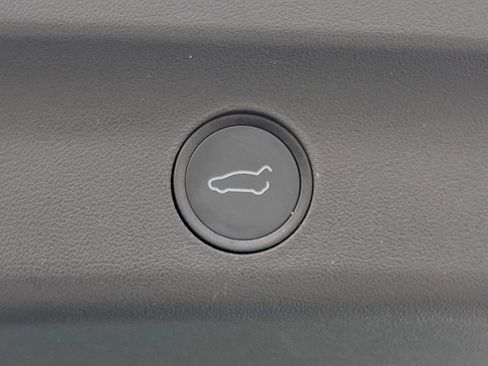 Used 2022 Tesla Model Y Long Range AWD/4WD image 31
