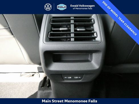 New 2025 Volkswagen Tiguan SE image 34