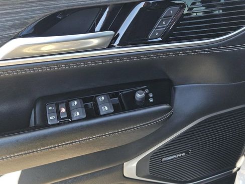 Used 2023 Jeep Wagoneer Series III w/ Preferred Equipment Group image 24