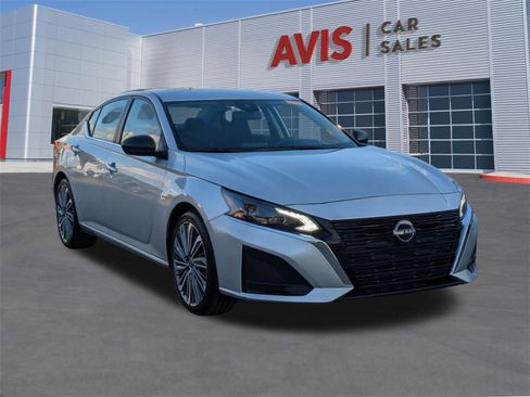 Used 2024 Nissan Altima 2.5 SV image 3