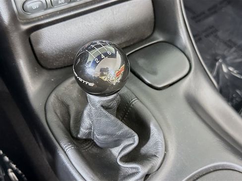 Used 2001 Chevrolet Corvette Convertible w/ Preferred Equipment Group2 image 15