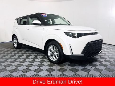 Used 2024 Kia Soul LX w/ Option Group 015 FWD image 1