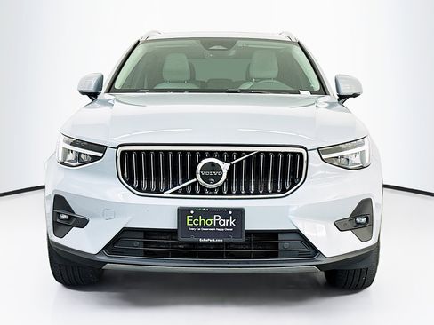 Used 2024 Volvo XC40 B5 Plus image 2