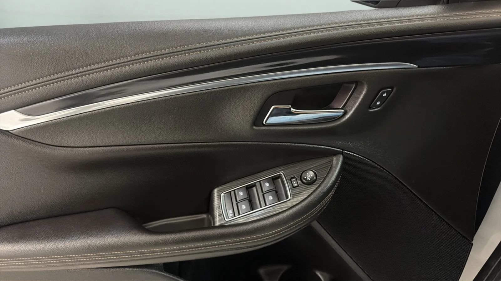 Used 2019 Chevrolet Impala LT FWD image 17