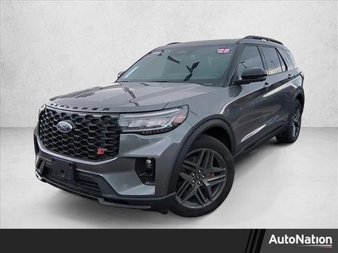 Used 2025 Ford Explorer ST image 1