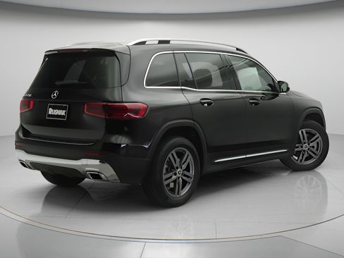 Used 2026 Mercedes-Benz GLB 250 image 4