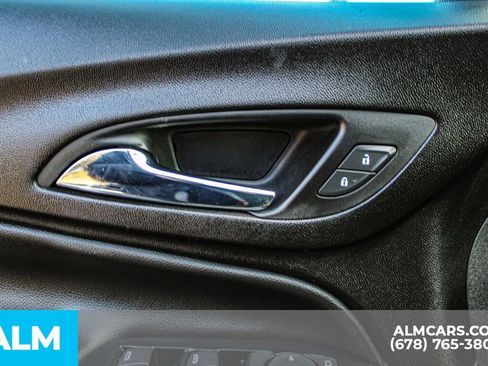 Used 2020 Chevrolet Equinox LT image 39