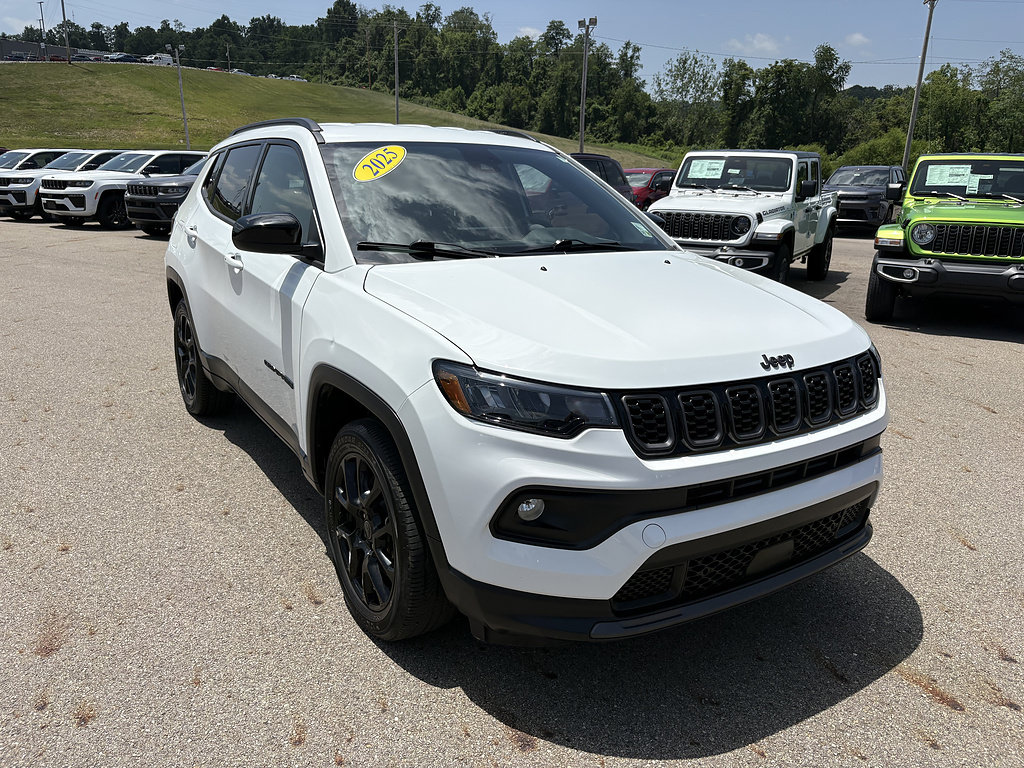 Used 2025 Jeep Compass Latitude w/ Convenience Group AWD/4WD image 7