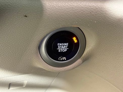 Used 2022 Chrysler Voyager LX FWD image 25