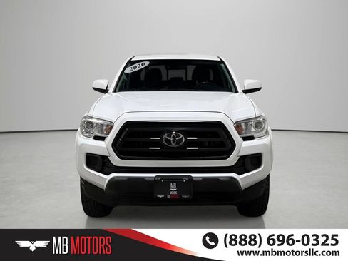 Used 2020 Toyota Tacoma SR5 AWD/4WD image 2
