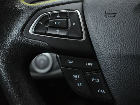 Used 2018 Ford Escape SE w/ SE Sync 3 Package AWD/4WD image 16