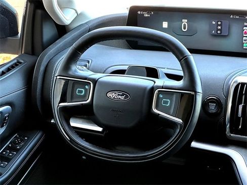 Used 2025 Ford Expedition Platinum w/ Driver's Package image 27