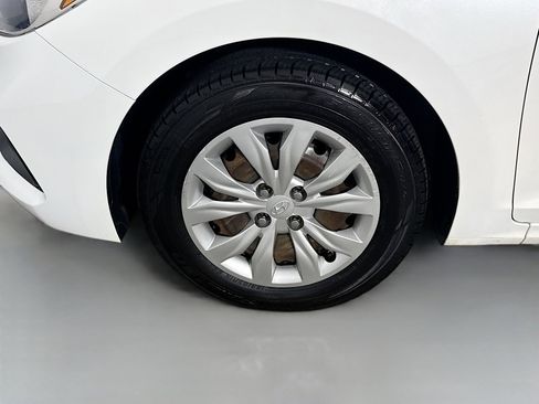 Used 2020 Hyundai Accent SE FWD image 37