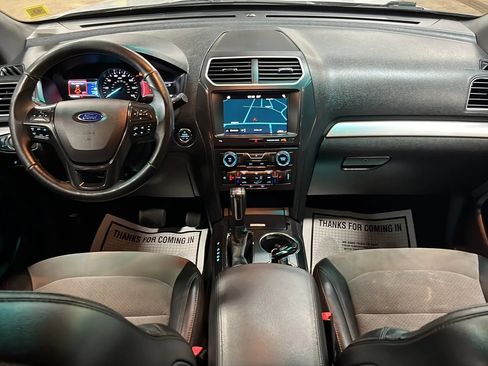 Used 2017 Ford Explorer XLT w/ Equipment Group 202A AWD/4WD image 34