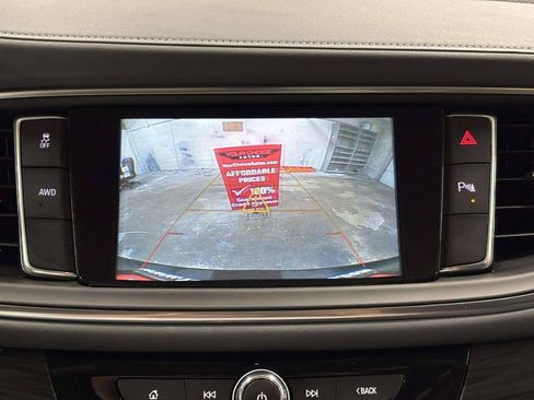 Used 2018 Buick Enclave Essence AWD/4WD image 30