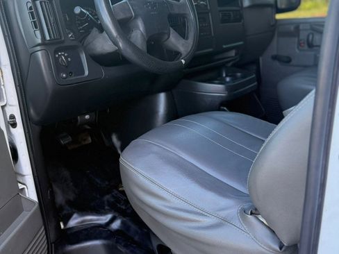 Used 2003 Chevrolet Express 3500 image 17