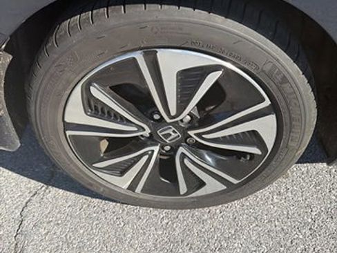 Used 2018 Honda Civic EX-L image 10