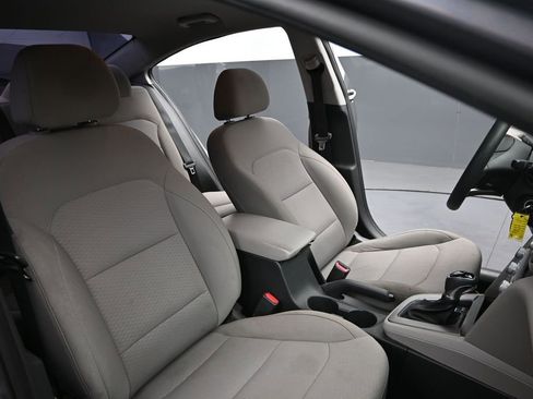 Used 2020 Hyundai Elantra SE FWD image 26