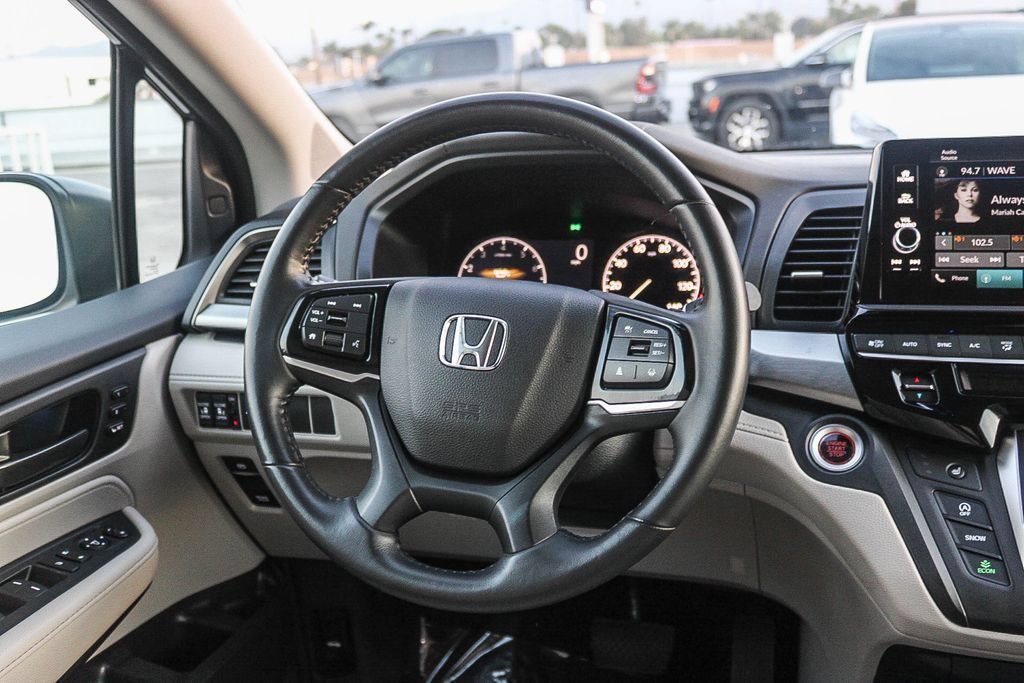 Used 2025 Honda Odyssey EX-L image 16
