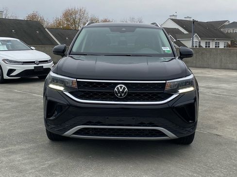 Certified 2024 Volkswagen Taos SE image 6