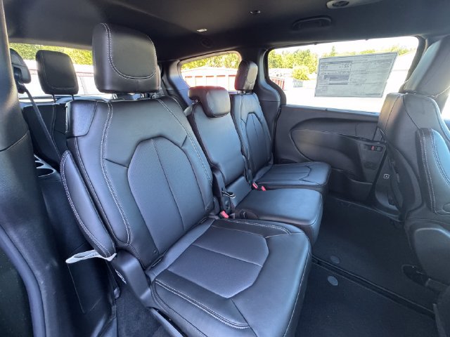 New 2027 Chrysler Pacifica Select FWD image 48