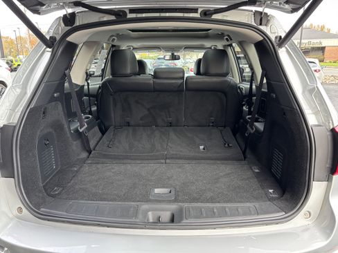 Used 2019 Nissan Pathfinder Platinum image 17