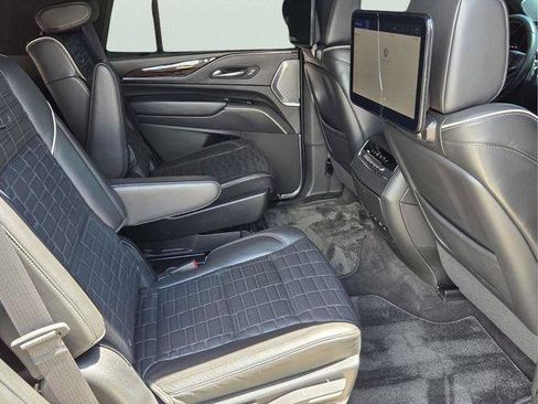 Used 2023 Cadillac Escalade Sport Platinum RWD image 17