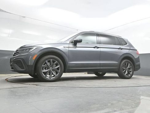 Used 2023 Volkswagen Tiguan SE AWD/4WD image 30
